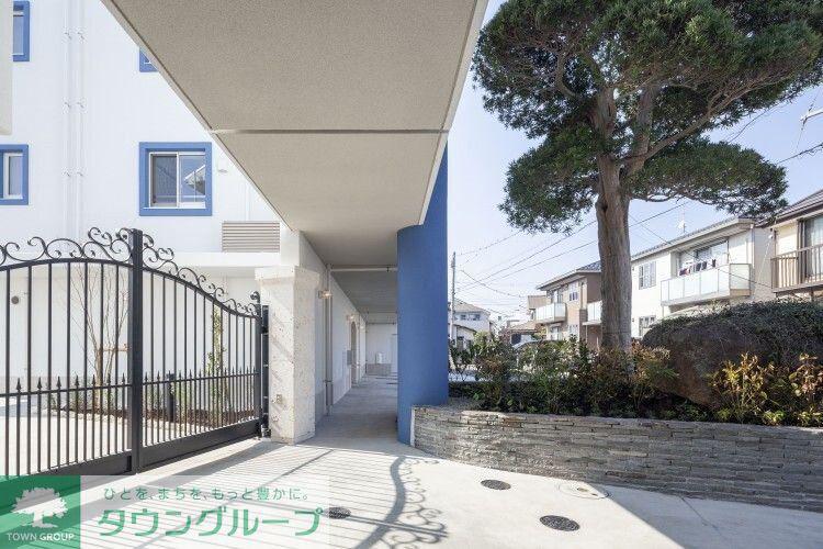 CREST GARDEN N