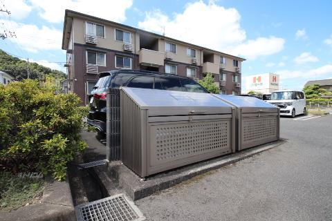 ファミーユ スクエアー B棟