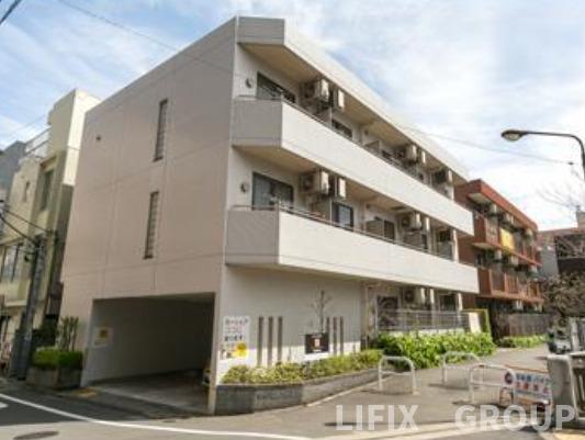 AKIS COURT