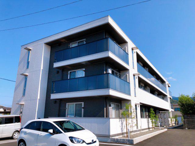 M&S RESIDENCE