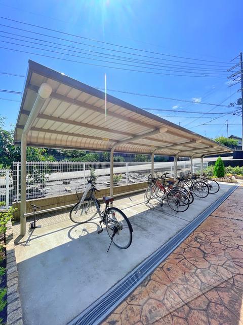 アジュール岩出