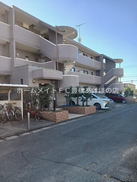 パラマウントビレッジ東岩田 B