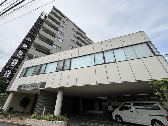 ベイ・イースト
