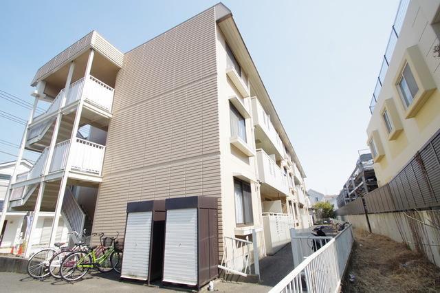 ファミール生田
