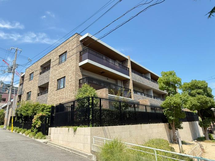 ディアエスタミオ西岡本