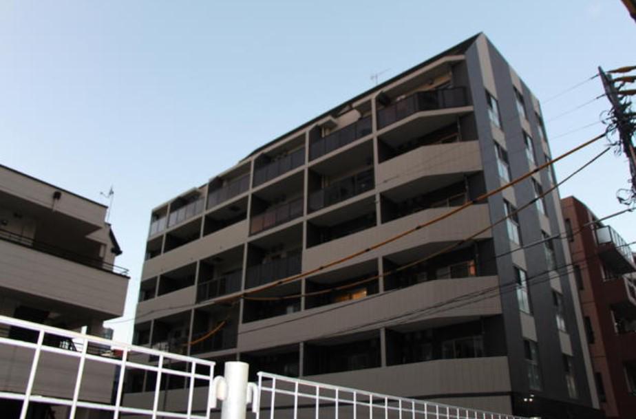 ARISA COURT