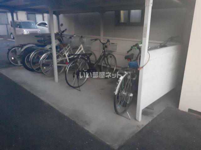 コスモハイツ F棟