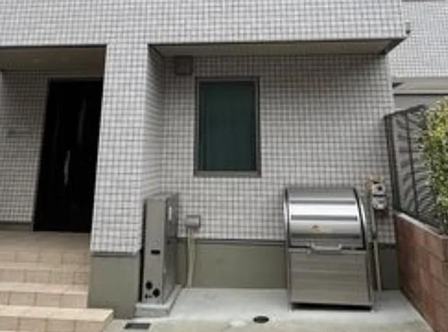 ドルチェヴィータ・HK