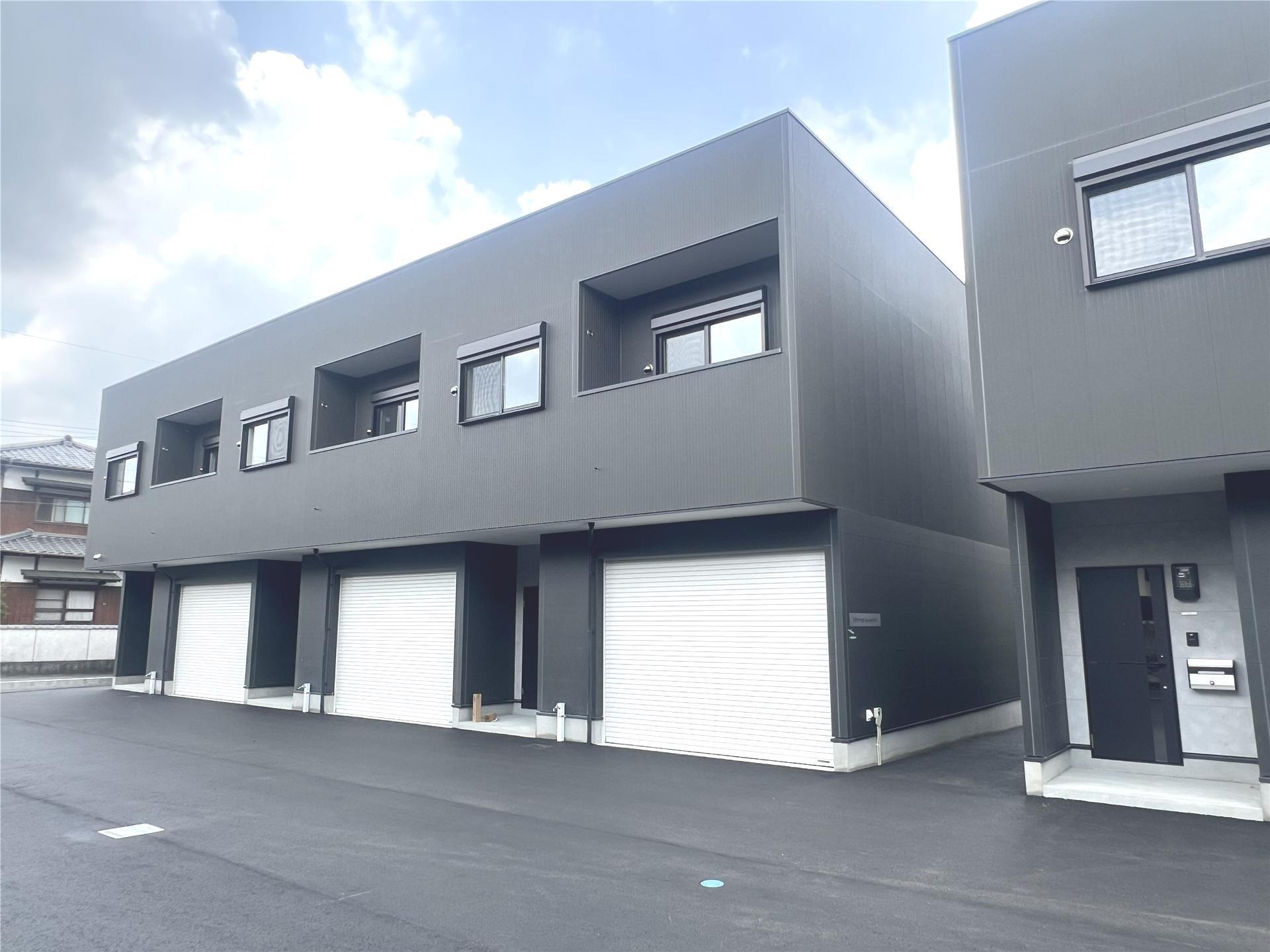 ラグナ・セカGARAGEIV C棟