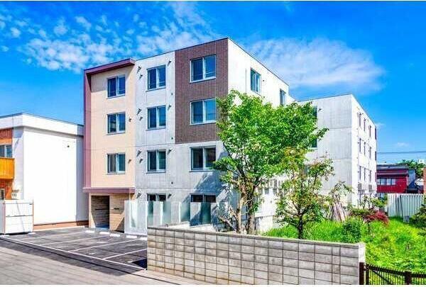 エアフォルク学園前