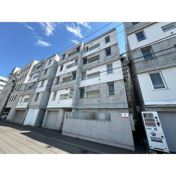 ステラ美術館通