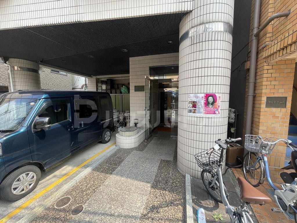 スプリングハウス