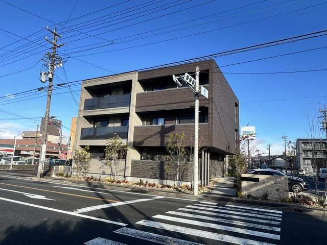 シャーメゾン三里