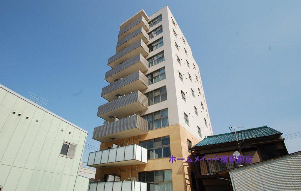 W HOUSE