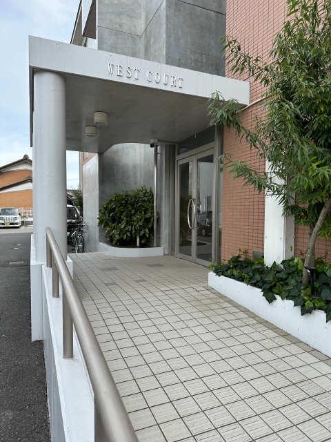 ウエスト COURT