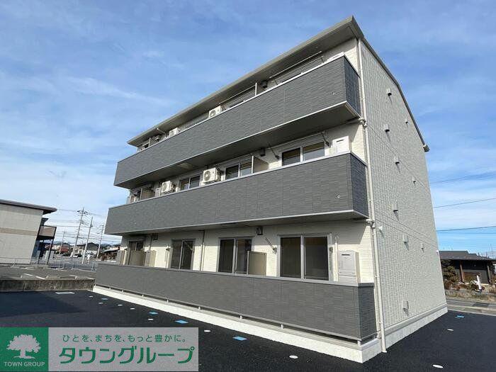 サラ スリール
