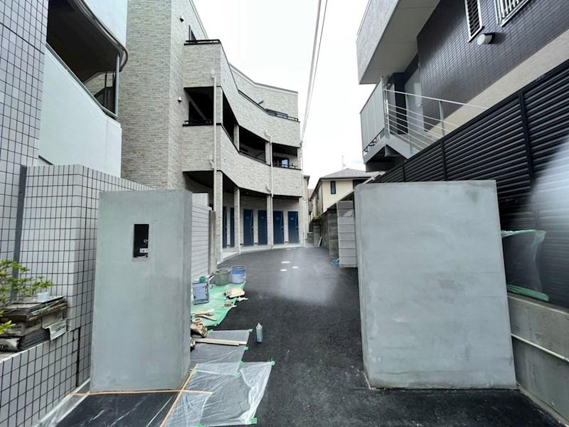 WALK ONE MINUTES岡本
