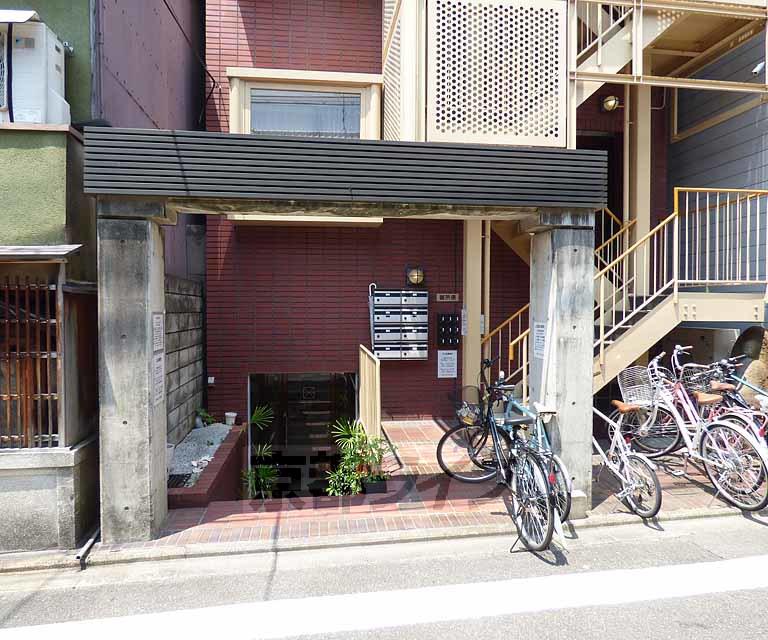 京阪鴨東線 神宮丸太町駅 徒歩3分 4階建 築39年