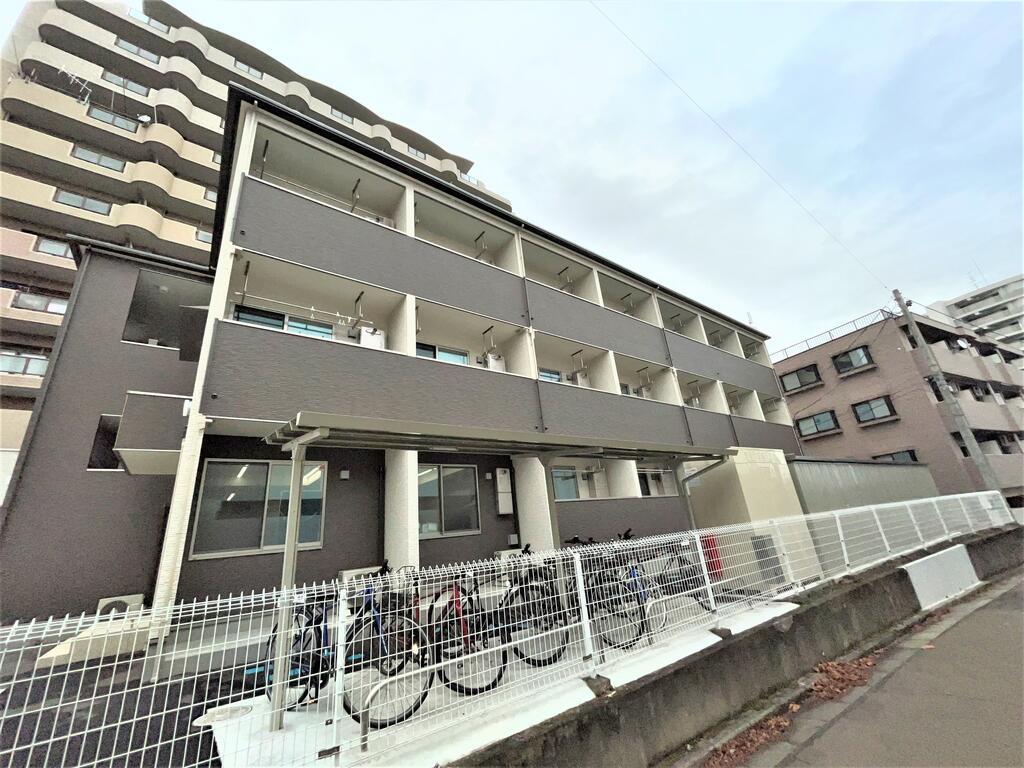 仙台市地下鉄南北線 泉中央駅 徒歩5分 3階建 築5年