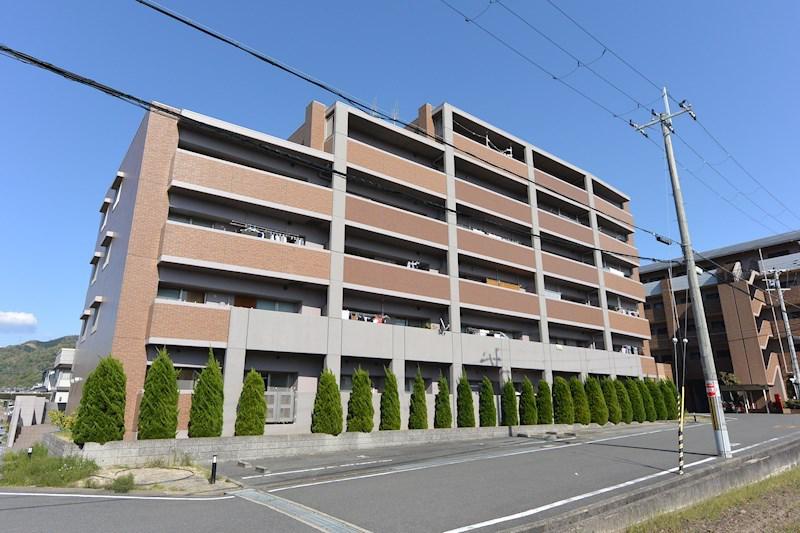 ULTI 磐船駅前