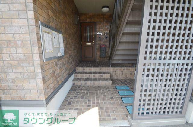 URBAN COURT B