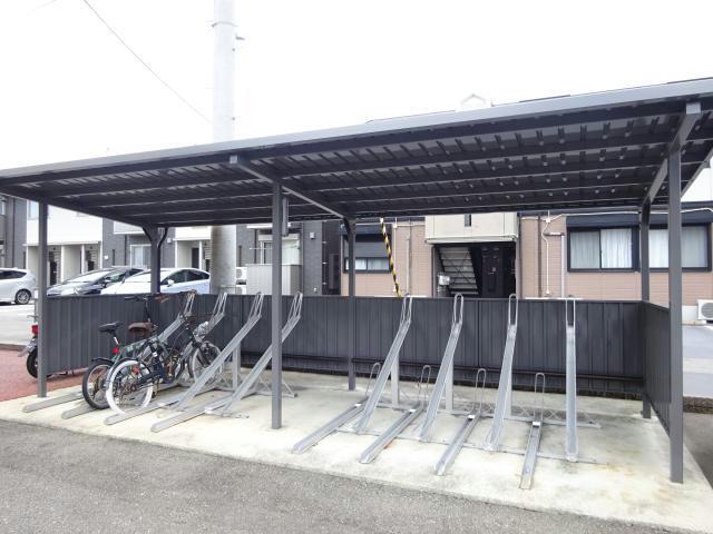 アクシス