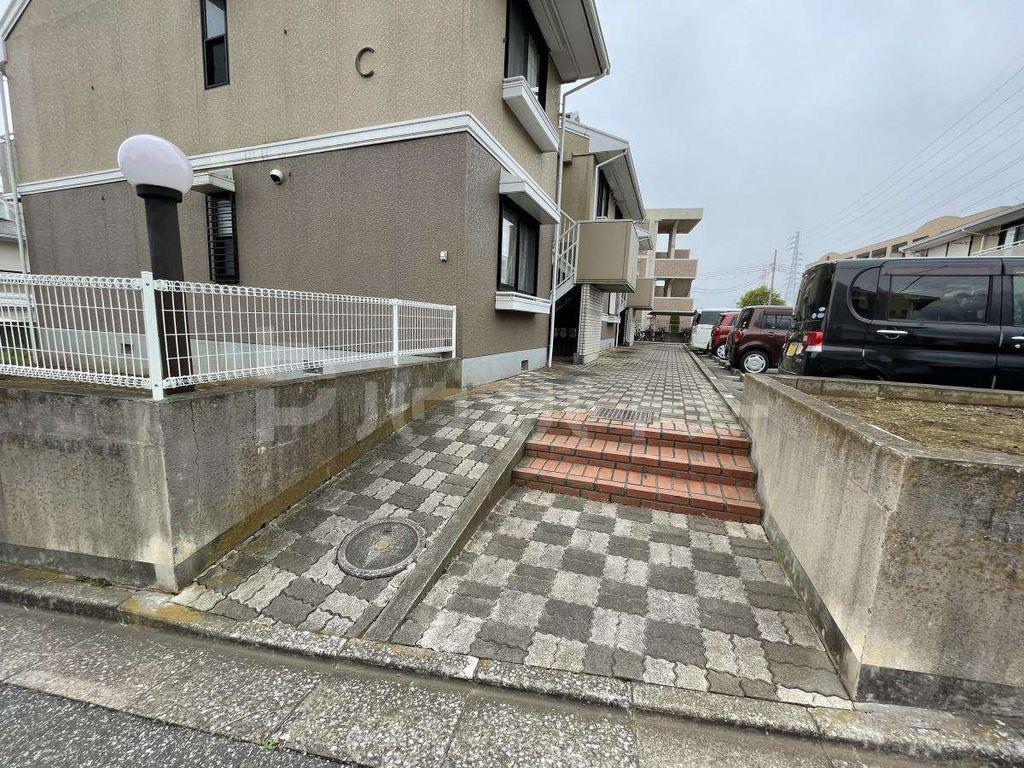 ロイヤルタウン泉