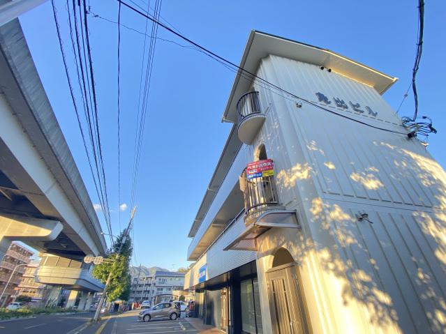 免出ビル