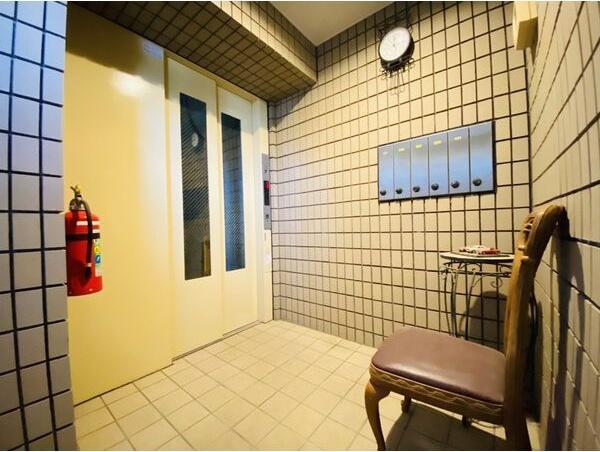 APARTMENT884
