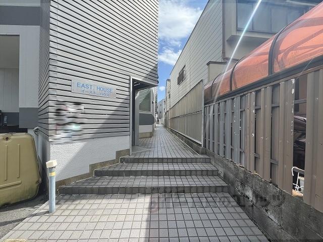 イーストハウス