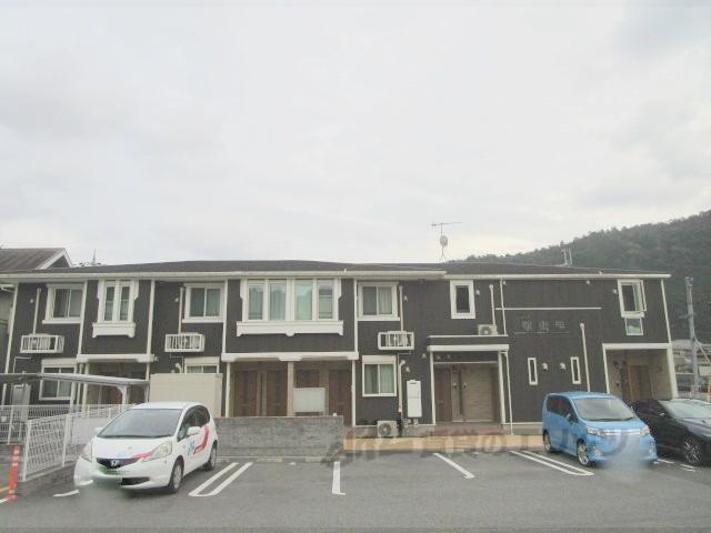 駅 東 館