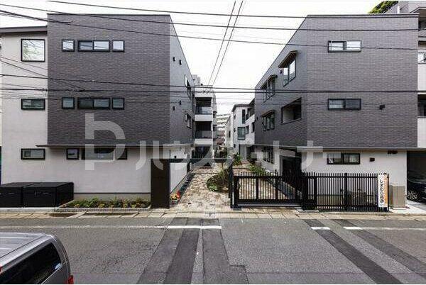 ＪＲ山手線 巣鴨駅 徒歩4分 3階建 築5年