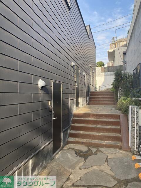 HIKESKIP FLOOR TERRACE HOUSE
