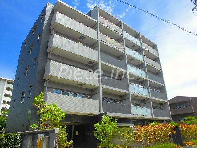 AXIA COURT
