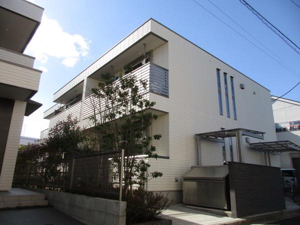 STELLA COURT