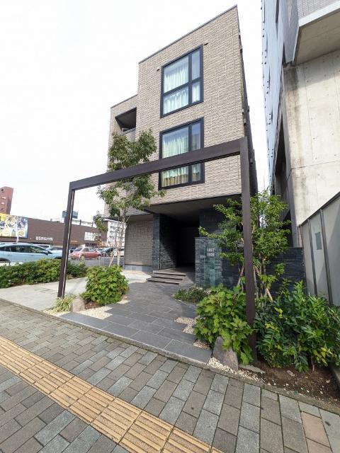 イースト BASE