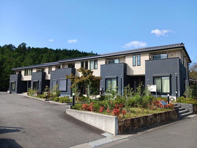 ヴィラ宮の前