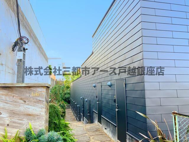 HIKESKIP FLOOR TERRACE HOUSE