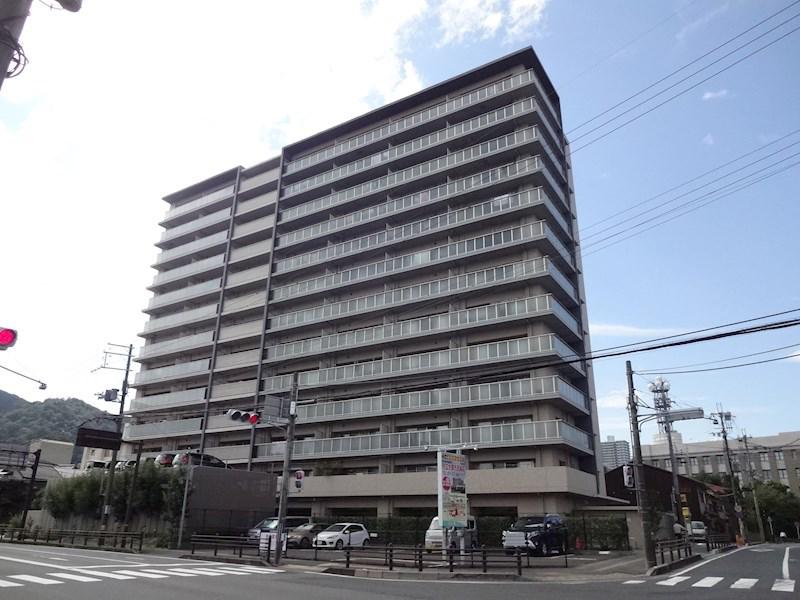シャリエ大津 県庁前通