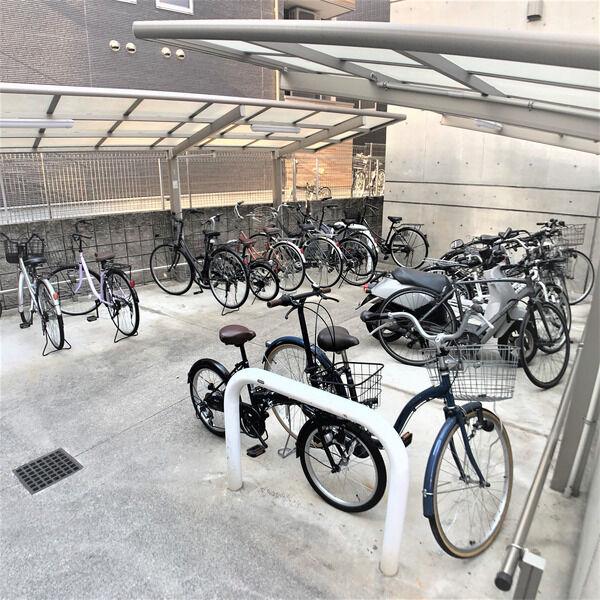 ESTACION KANAYAMA ウエスト・イーストエスタシオンカ