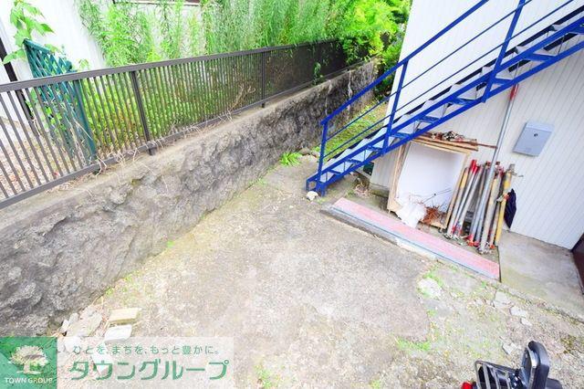 ネイヴィーフィールド岡津町