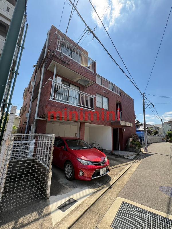アンフィニィ島上