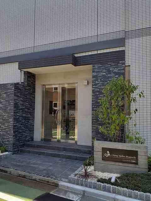 シャン・ヴァロン明神町