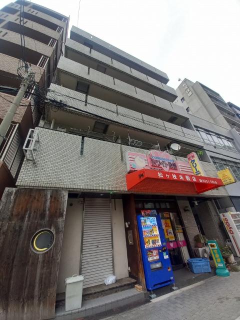 AKビル