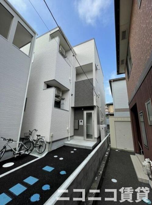 LES SAISONS新田
