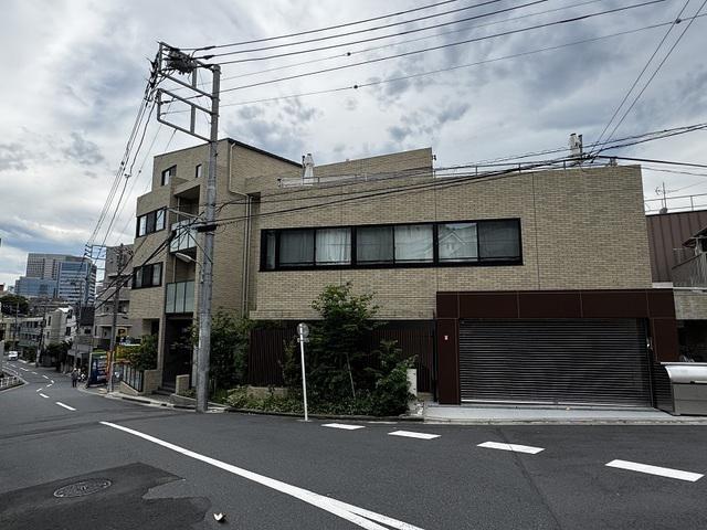 LA COLLINE TAKANAWA
