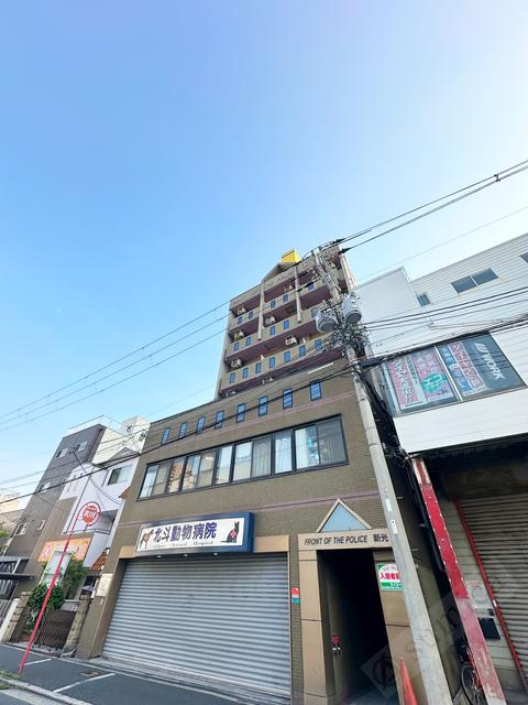 FRONT OF THE POLICE新光