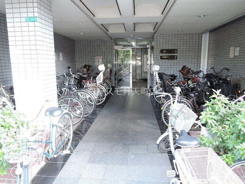 一岡ハイツ磯路