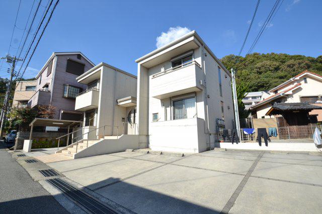 エスコート山根