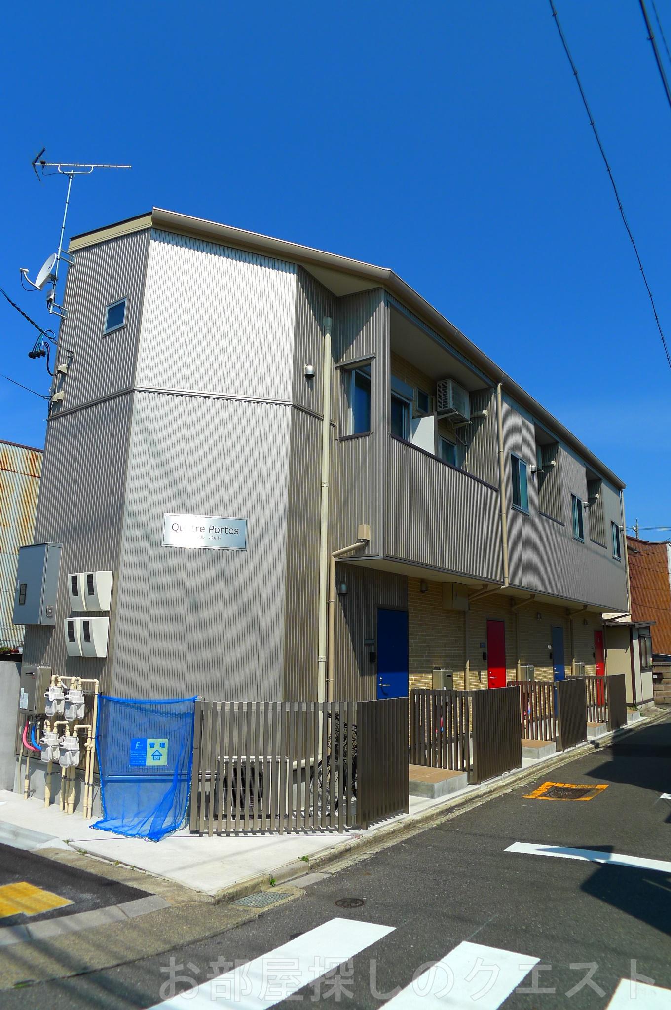 QUATRE PORTES